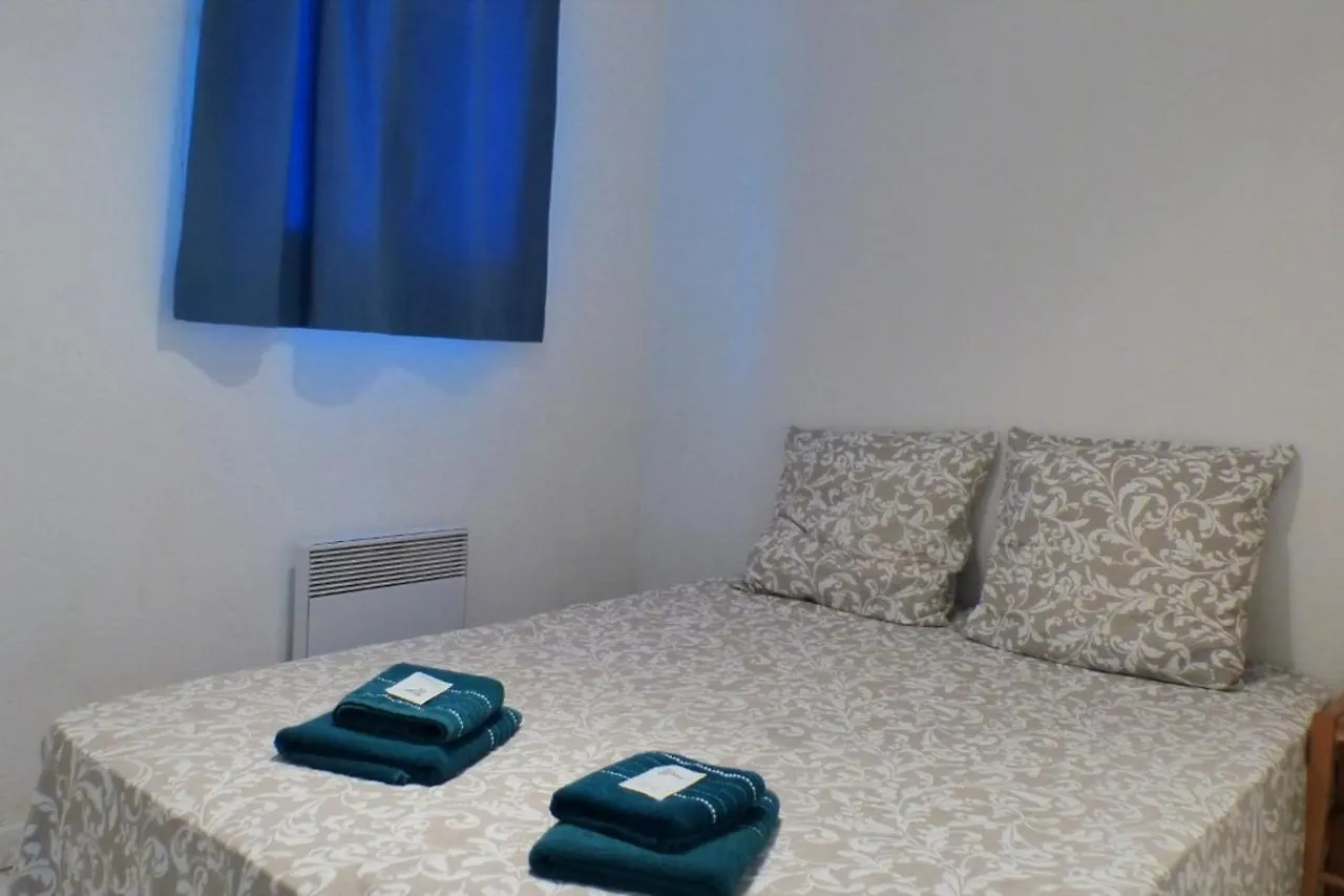 Nice 33 M Apartment With Garden And Terrace Six-Fours-les-Plages